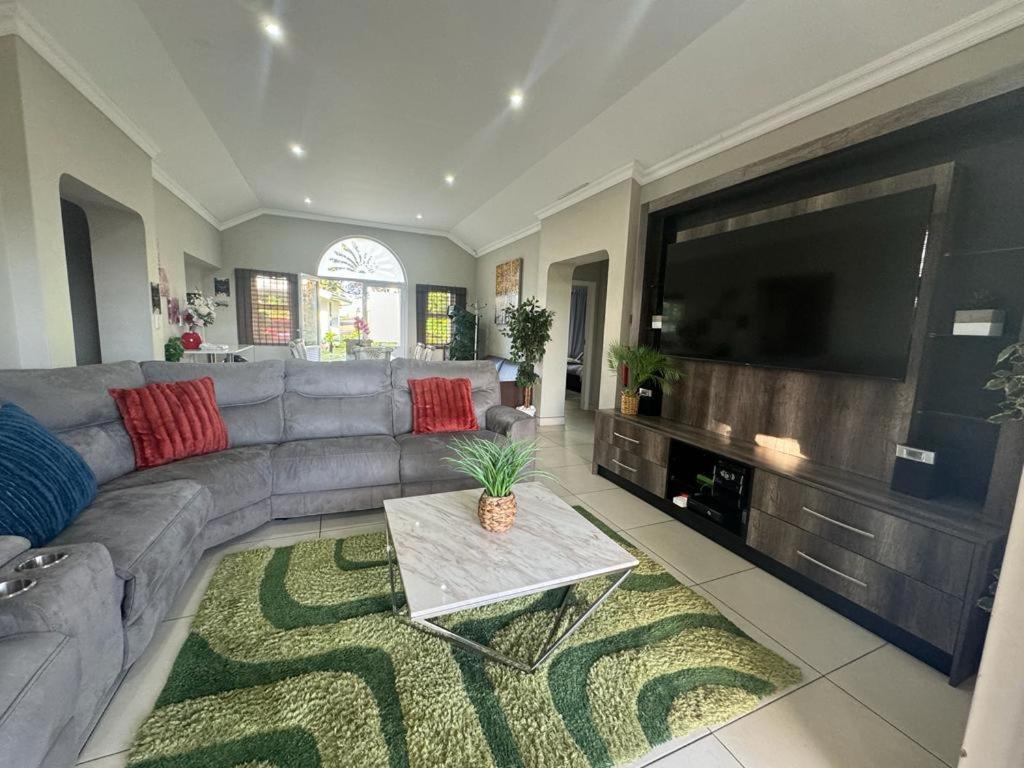 פורט אדוארד Villa Caylee Caribbean Estates - Ultra-Luxurious - Rimas Interiors Designs - Private Beachfront Escape - Premium Serviced For 8 Guests מראה חיצוני תמונה